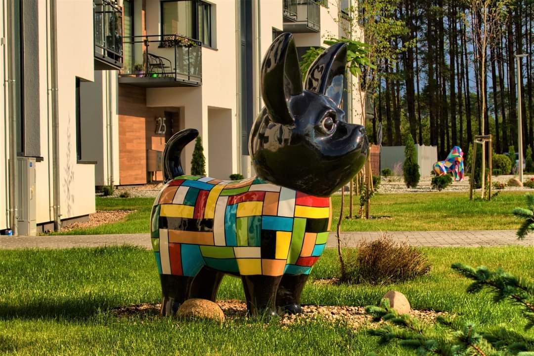 Chihuahua Dog Statue - Impressive XXL 170cm - MonoChrome Colors (+15 Available colors)